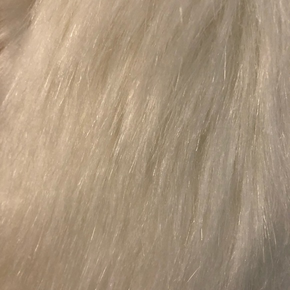 Jennifer LOPEZ Faux Fur Vest - Picture 3 of 4